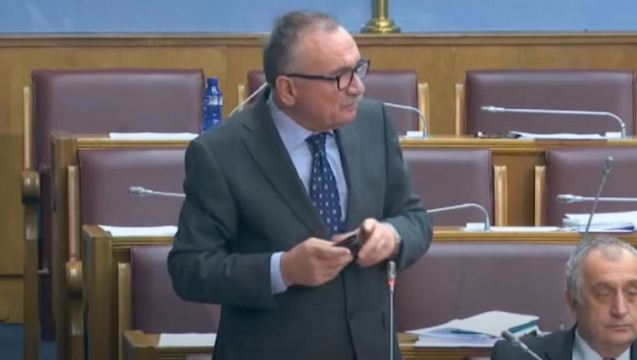 TRESLA SE SKUPŠTINA Milo Đukanović mi je uništio 30 godina (VIDEO)