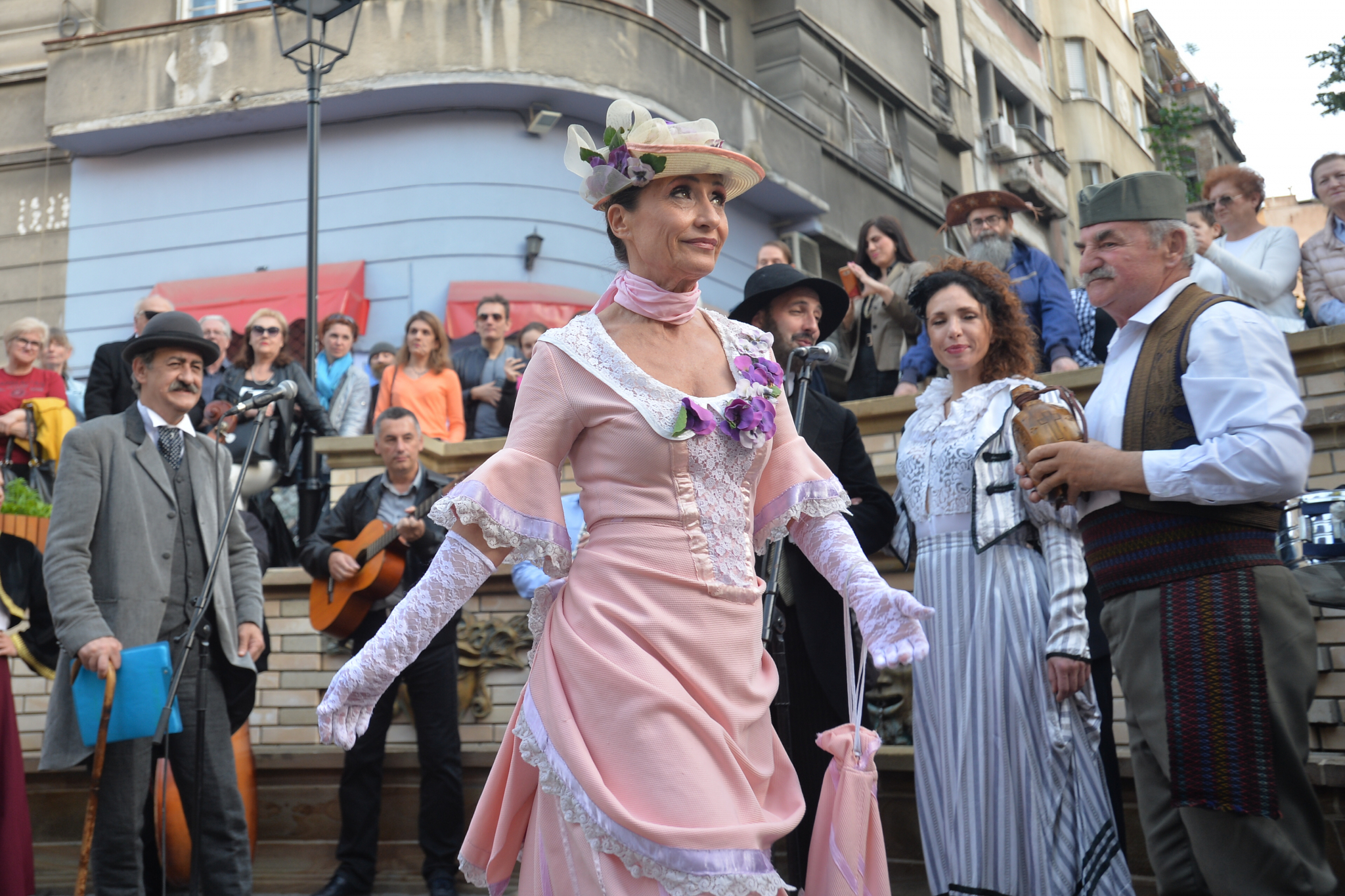 VERONAUKA JOJ JE OMILJENI PREDMET, VODI ME U CRKVU Naša glumica otkrila kako je vaspitava svoju ćerku