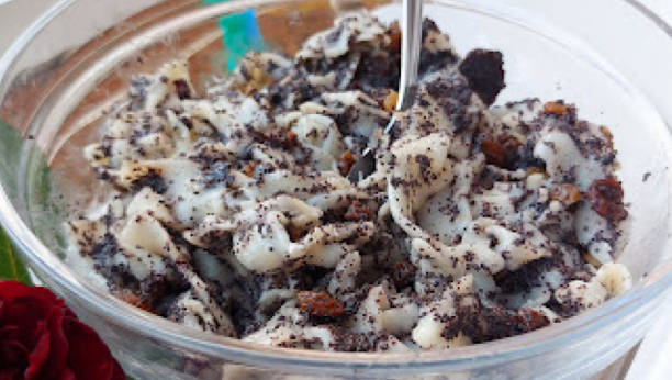 NAPRAVITE RUČAK I DESERT U ISTO VREME Slane i slatke makarone, brzo i lako se sprema, a uživa natenane (VIDEO)