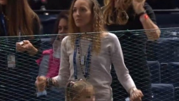 POTEZ JELENE I TARE ODUŠEVIO SVE Ovakvu podršku sa tribina Novak još nije imao