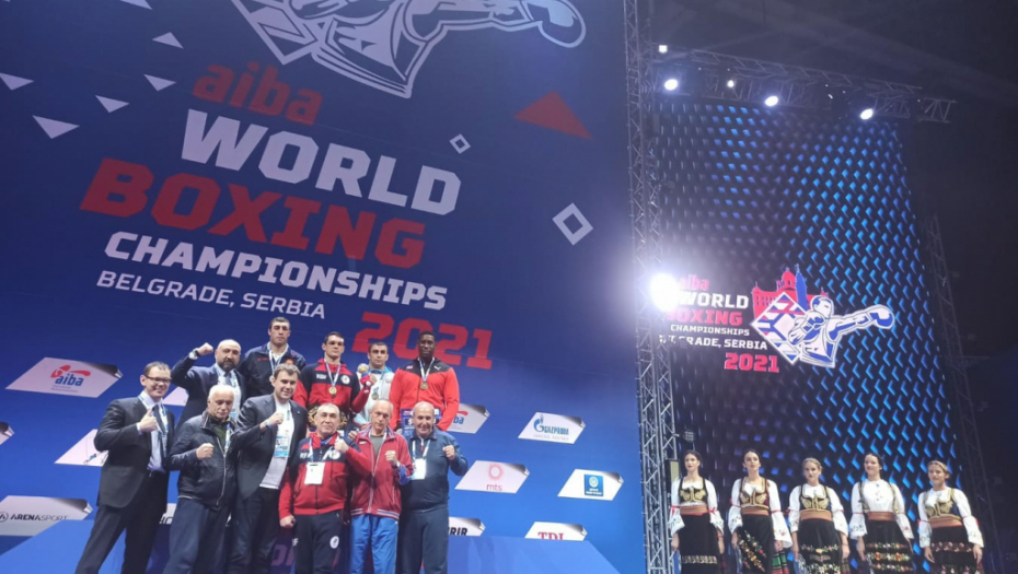 SP U BOKSU Rus i Jermen digli Arenu na noge, navijalo se kao nikada do sada, zlato Petrovskom (FOTO, VIDEO)