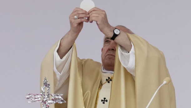 FRANJI JE NARUŠENO ZDRAVLJE U Vatikanu se već spremaju za novog papu