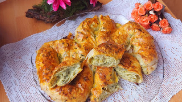 NAPRAVITE FANTAZIJU UKUSA: Lavirint od sira i spanaća savršena pita za doručak, užinu ili vrečeru (VIDEO)