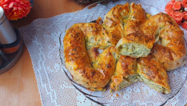 NAPRAVITE FANTAZIJU UKUSA: Lavirint od sira i spanaća savršena pita za doručak, užinu ili vrečeru (VIDEO)