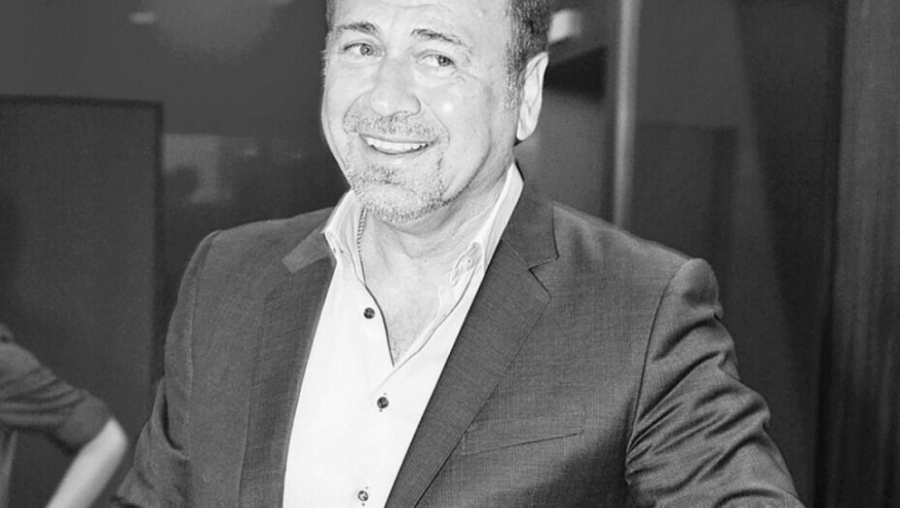 KIDAJU DUŠU! Poznati kompozitor otkrio stihove poslednje neobjavljenje pesme Marinka Rokvića, pevač je naslutio smrt, a nakon čitanja ćete zaplakati