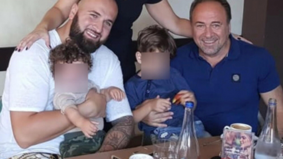 IZDAHNUO NA RUKAMA SUPRUGE SLAVICE Potresni detalji Marinkove smrti, pevač nije želeo u bolnicu, hteo je da umre kod kuće