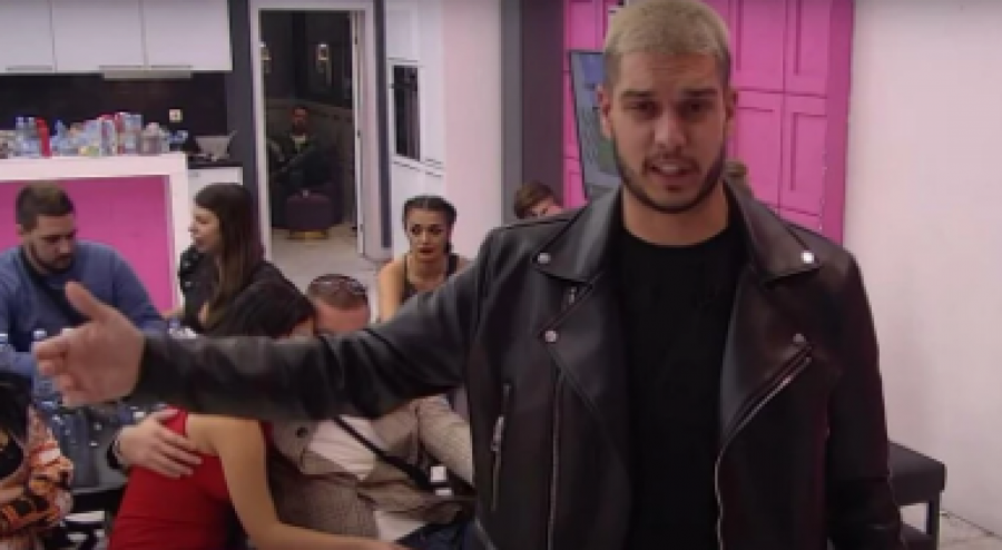 DONESITE MI PAPIRE ZA RAZVOD BRAKA! Dalila prelomila, hitno moli produkciju da joj ispune zahtev, Dejan potpuno izgubio kontrolu nad sobom!