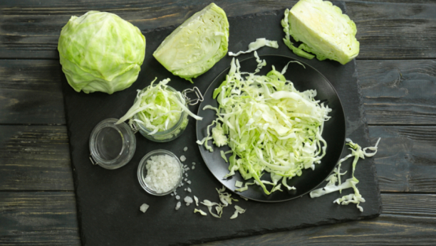 Ide uz sve: Napravite kremastu kupus salatu