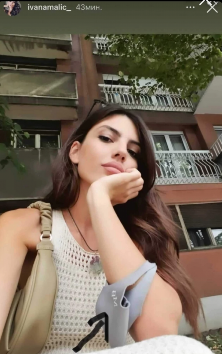 MILOŠ BIKOVIĆ JOJ JE MODNI DETALJ! Fanovi glumca besni na njegovu devojku, a evo šta je razlog!