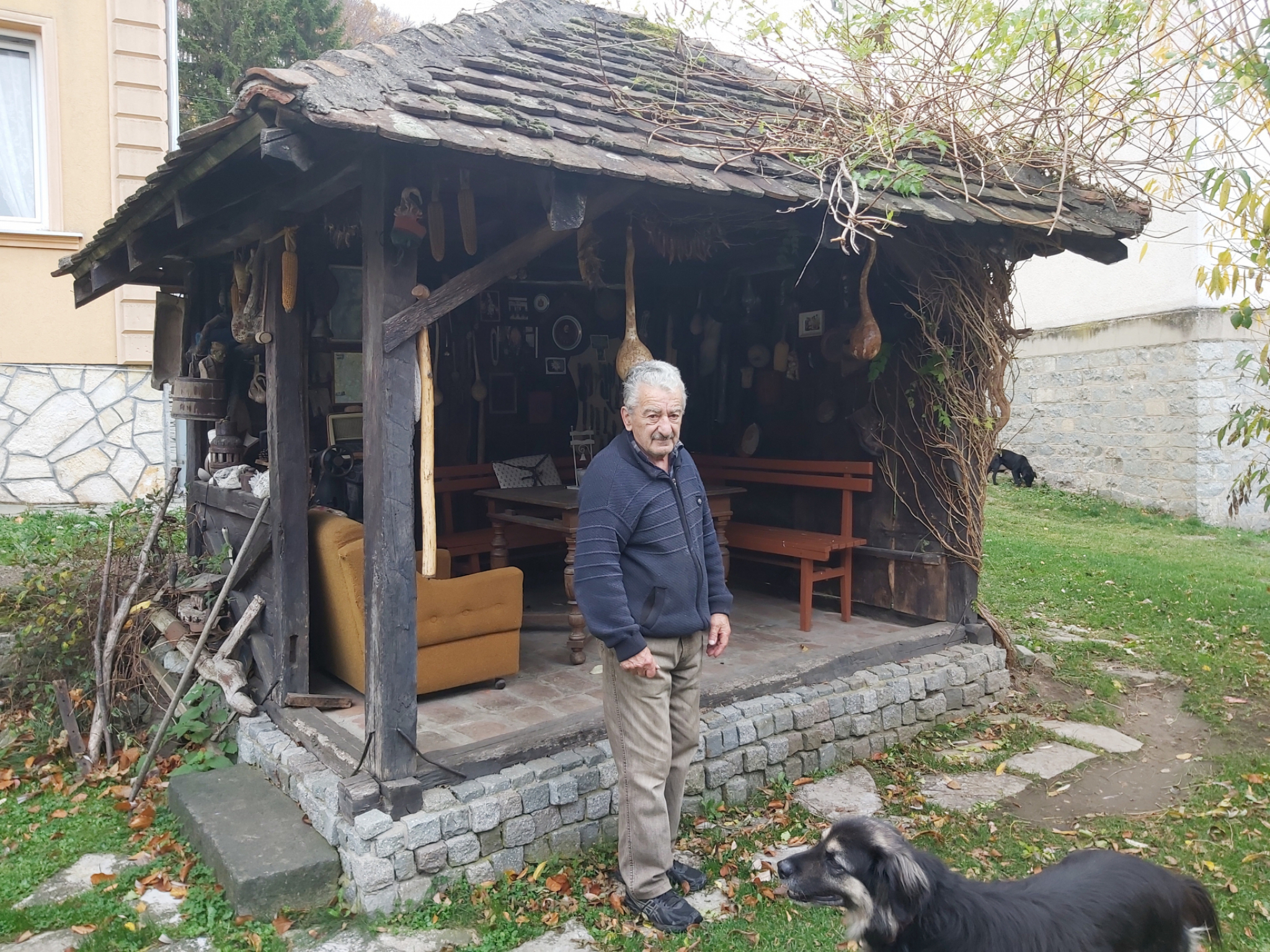 IVAN JE JEDAN OD NAJSTARIJIH OBUĆARA U SRBIJI Kvalitet drži cenu, a cipele je pravio i za Jovanku Broz i Ljubišu Samardžića (FOTO)