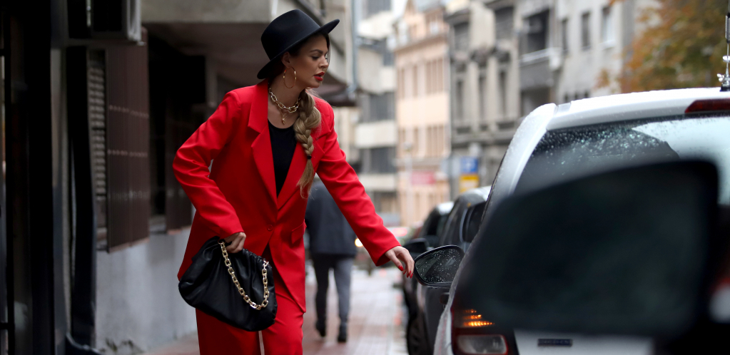 OTKRIVENO KAKO ŽIVI NAKON ŠTO JU JE DEČKO NAPAO Rialda nikad zgodnija, uslikana nasred ulice! (PAPARACO)