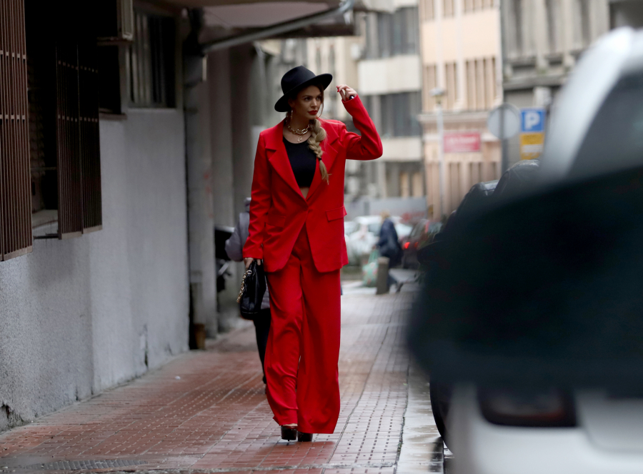 OTKRIVENO KAKO ŽIVI NAKON ŠTO JU JE DEČKO NAPAO Rialda nikad zgodnija, uslikana nasred ulice! (PAPARACO)