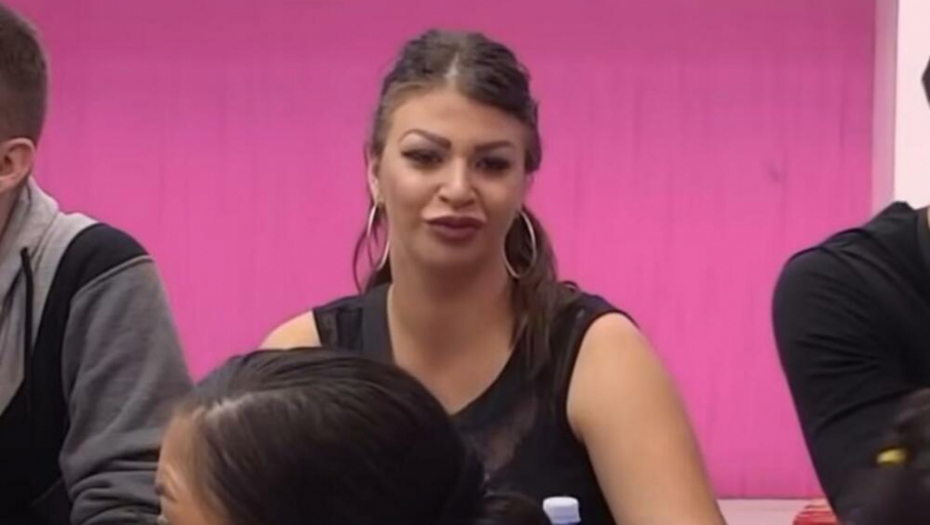 SMRDUŠO SLINAVA, BOLJE ŠKOLE DA SI ZAVRŠAVALA! Miljana Kulić oplela po zadrugarki kao nikada do sad, pale teške uvrede!