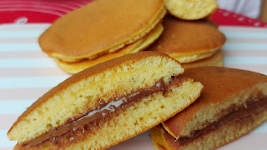 SLATKA FANTAZIJA Biskvit palačinka, izuzetno mekana i ukusna poslastica (VIDEO)