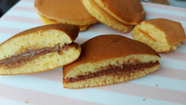 SLATKA FANTAZIJA Biskvit palačinka, izuzetno mekana i ukusna poslastica (VIDEO)