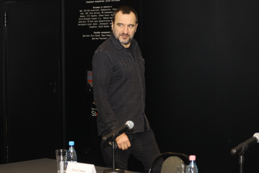 KAO SAV OBIČAN SVET Nenad Jezdić priznao: Nosim šajkaču dok obilazim voćnjak!