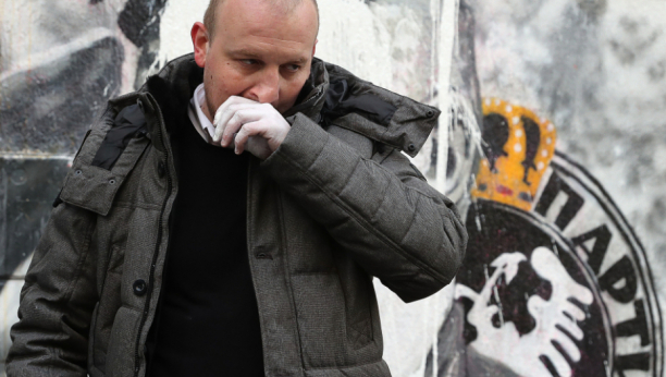 KREČ NA RUKAMA Ovo je đilasovac koji je uništio mural Ratku Mladiću