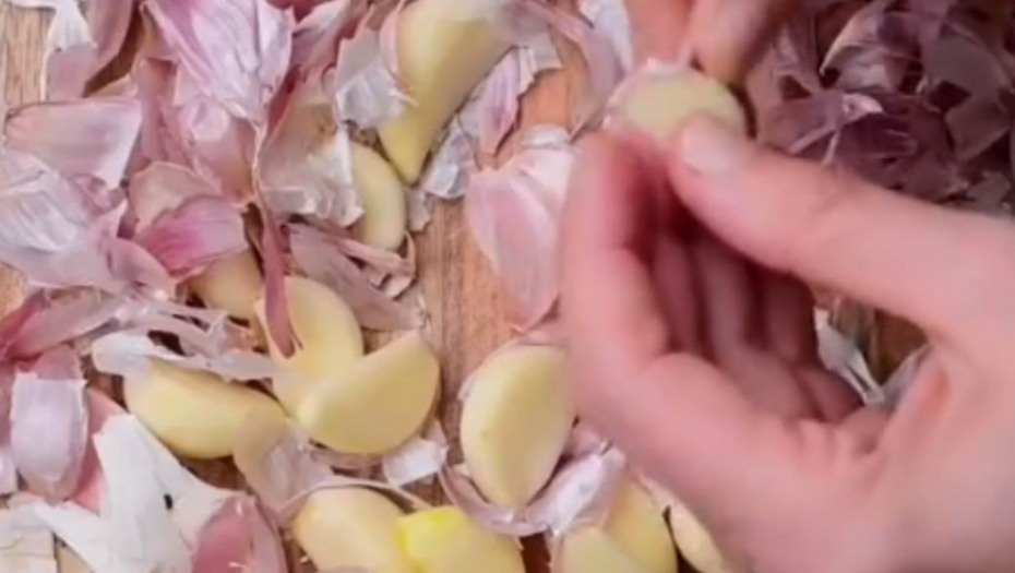 NE BACAJTE LJUSKE OD BELOG LUKA Imaju više vrednih materija od samog ploda, evo kako se koriste