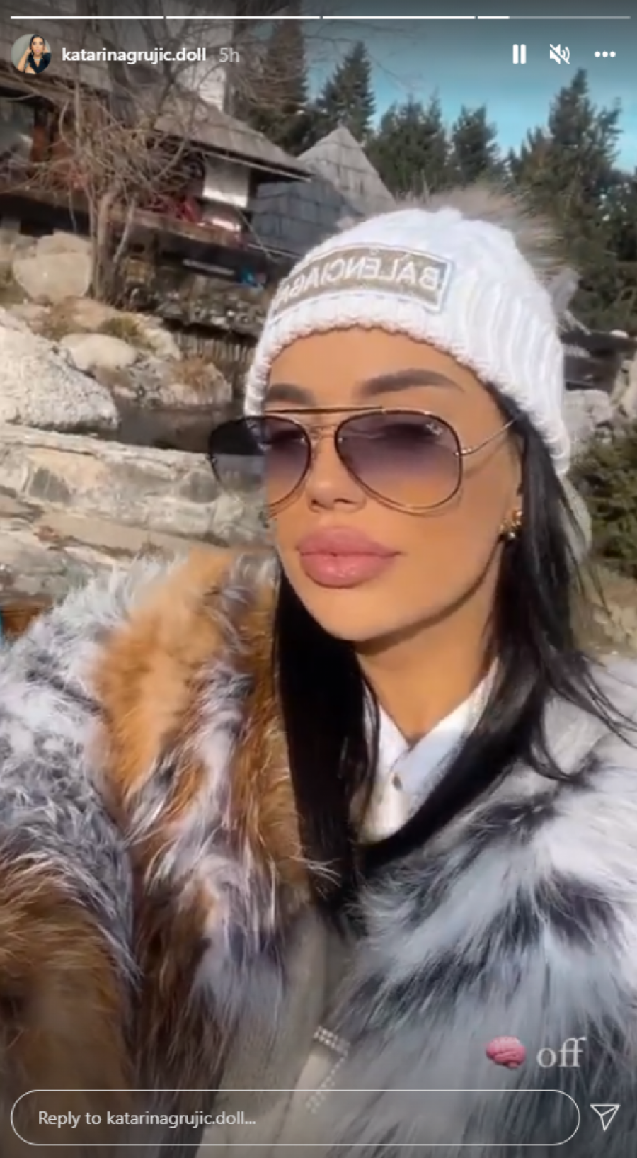 GOBELJA ZA KAĆIN POROĐAJ ISKEŠIRAO 4.000 EVRA! isplivali svi detalji, pevačica i fudbaler nisu štedeli na luksuzu, a ovo će vas posebno iznenaditi!