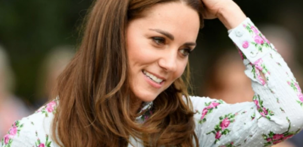 ŽENA SA OVIM DETALJOM POSTAJE PRINCEZA Za ovu caku zna i Kejt Midlton, praktično ne izlazi iz kuće bez magičnog dodatka