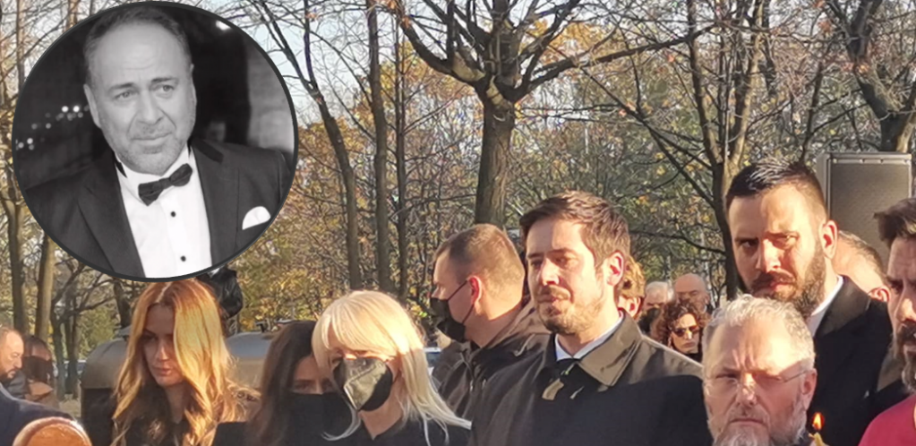 14 SVEŠTENIKA NA SAHRANI MARINKA ROKVIĆA Supruga i sinovi ne mogu da zaustave suze, potresna slika na groblju!