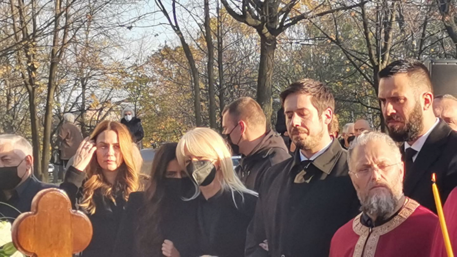 OVDE ĆE POČIVATI MARINKO ROKVIĆ Pevača sahranjuju na Bežanijskom groblju!