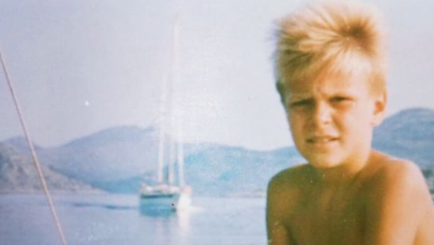 DA LI GA PREPOZNAJETE?! Njegovo lice često viđamo na malim ekranima, evo ko je dečak sa fotke!