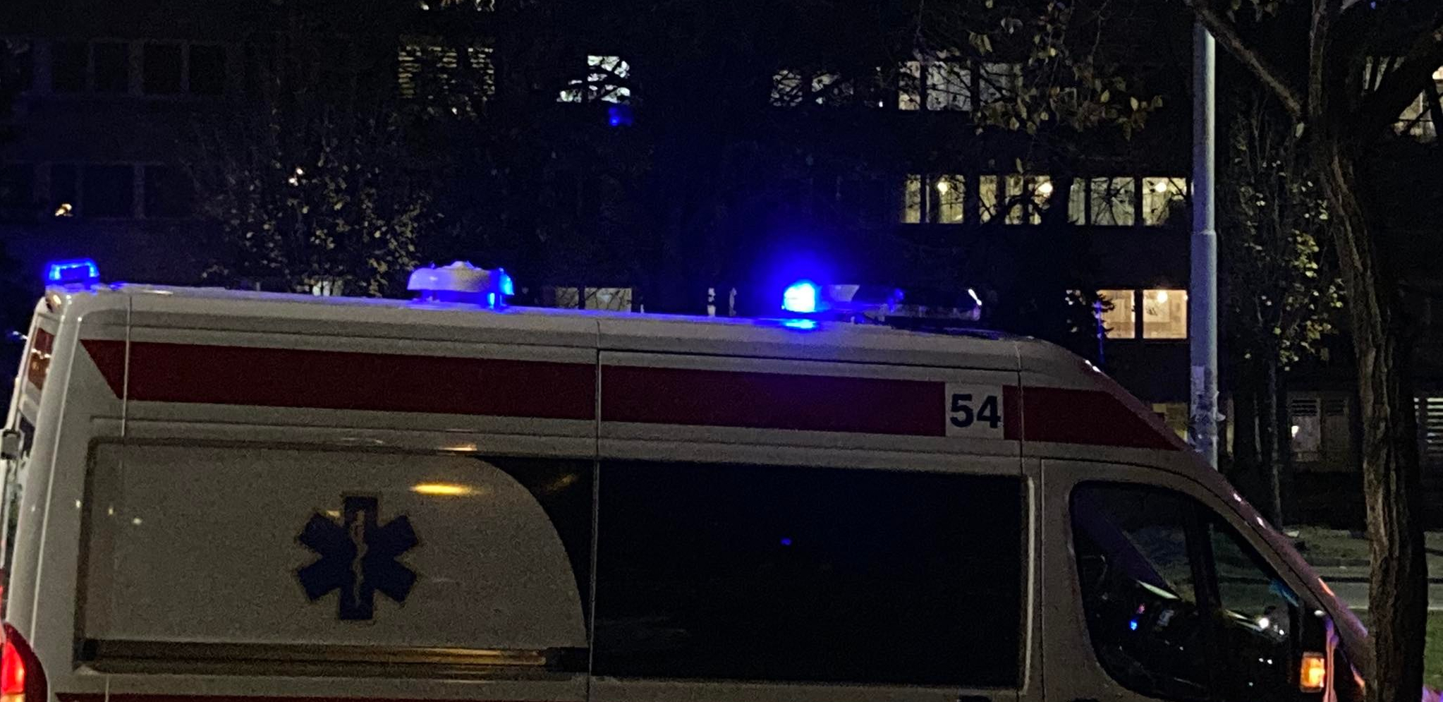 ZADOBIO OZBILJNE POVREDE Težak udes u Sremčici, muškarac prebačen u Urgentni centar