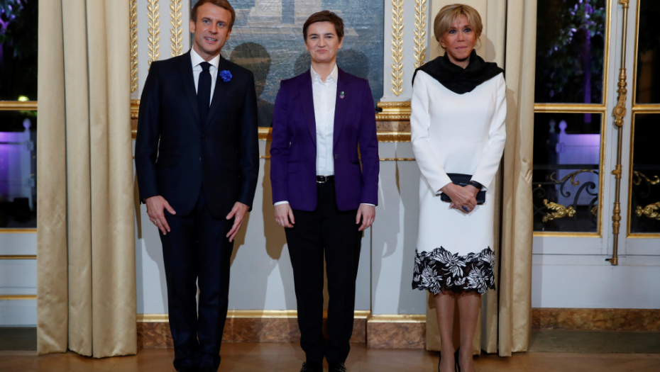 MAKRON POZVAO PREMIJERKU SRBIJE NA VEČERU Zajednička fotografija sa suprugom predsednika Francuske obilazi Evropu