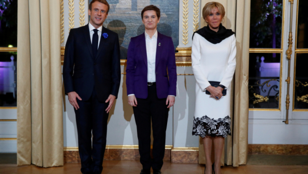 MAKRON POZVAO PREMIJERKU SRBIJE NA VEČERU Zajednička fotografija sa suprugom predsednika Francuske obilazi Evropu