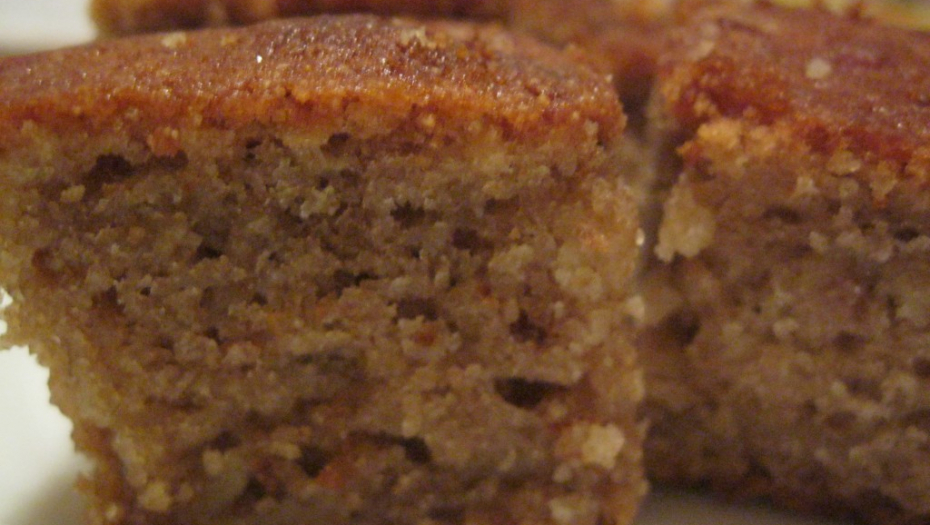 STARINSKI RECEPT NAŠIH BAKA, KOJI NE IZLAZI IZ MODE  Kolač sa orahom i jogurtom, miriše na vrhunski užitak