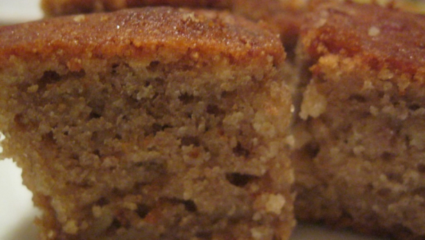 STARINSKI RECEPT NAŠIH BAKA, KOJI NE IZLAZI IZ MODE  Kolač sa orahom i jogurtom, miriše na vrhunski užitak