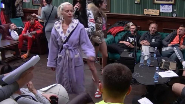 NE SKIDA POGLED S NJE! Mateja ponovo odlepio za Tarom, dok zadrugarka meša kukovima zadrugar ne zna šta će sa sobom!