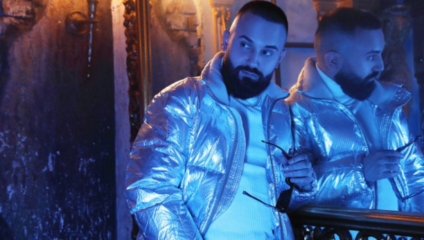 ŠOK POTEZ POZNATOG PEVAČA Filip Mitrović promenio lični opis, pa se nikad jači vratio na scenu: Ovo sam sada ja (VIDEO)