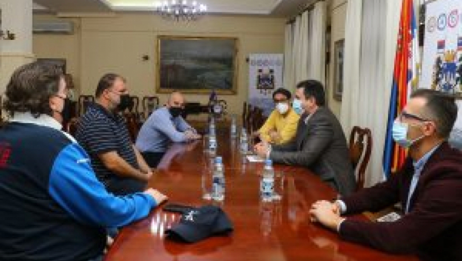 GRAD KOJI SE DIČI SPORTOM! Gradonačelnik i Dejan Savić u poseti VK Šabac! (FOTO)