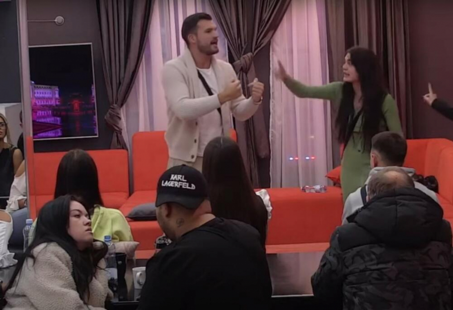 ONA HOĆE DA JE SVI SAŽALJEVAJU! Viktorija Mitrović stavljena na stub drama zbog svog ponašanja, zadrugarka oplela po njoj, a umešao se i Miki!