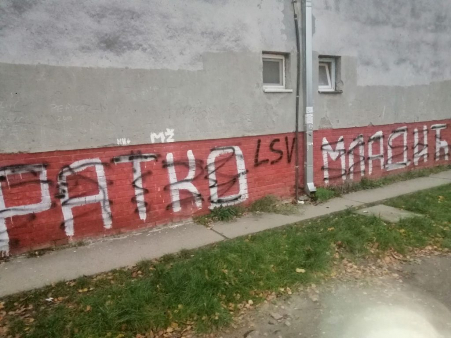 NOVI ATAK Aktivisti LSV išarali mural i grafit Ratku Mladicu