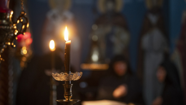 SLAVIMO VELIKI PRAZNIK Danas upalite sveće za mrtve i pomolite se!