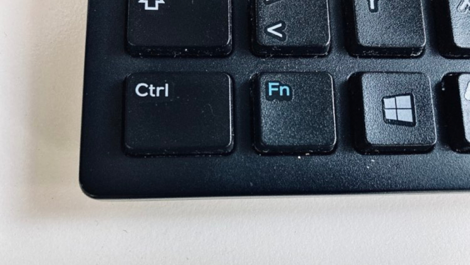 UBIJANJE PREKO TASTATURE Za zlostavljanje na Internetu predviđena sledeća kazna