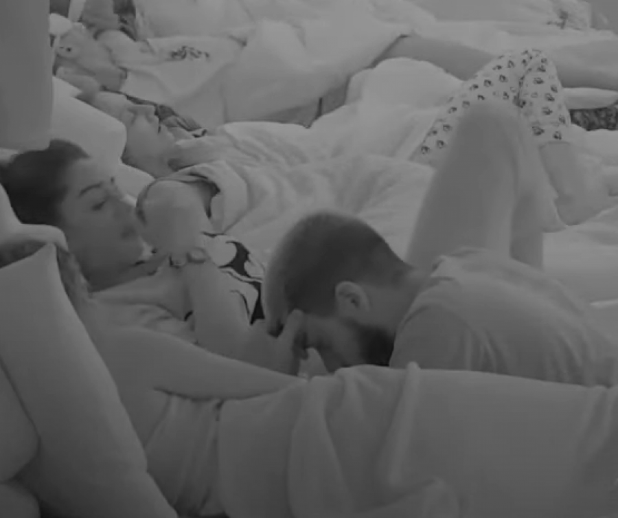 KUPILE GA NEŽNIM REČIMA Nakon što je tražio papire za razvod Dejan ne gubi vreme, bacio se u akciju sa Marijanom!