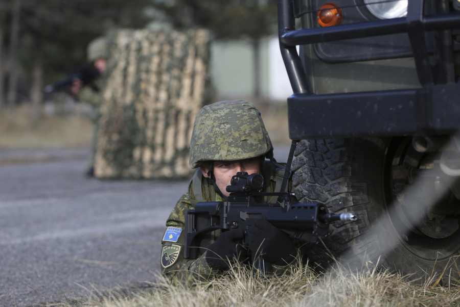 IZBIO HAOS NA KOSOVU Komandant KBS podneo ostavku: Odbio da ofarba američka oklopna vozila i pošalje ih na sever