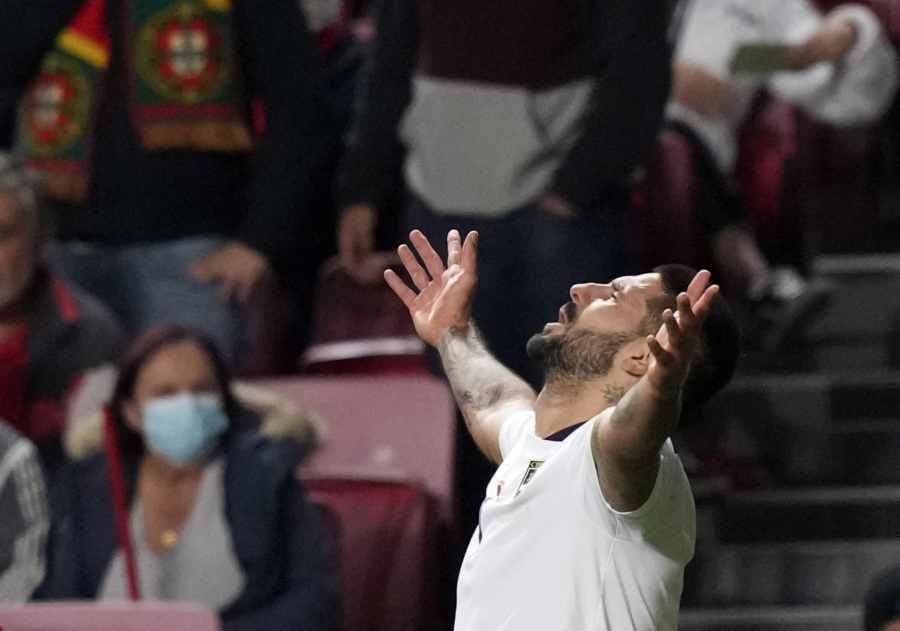 DRAMA U TRCI ZA ZLATNU LOPTU Reprezentativci Srbije Mitrović, Tadić, Vlahović i Sergej nadmeću se za priznanje FSS