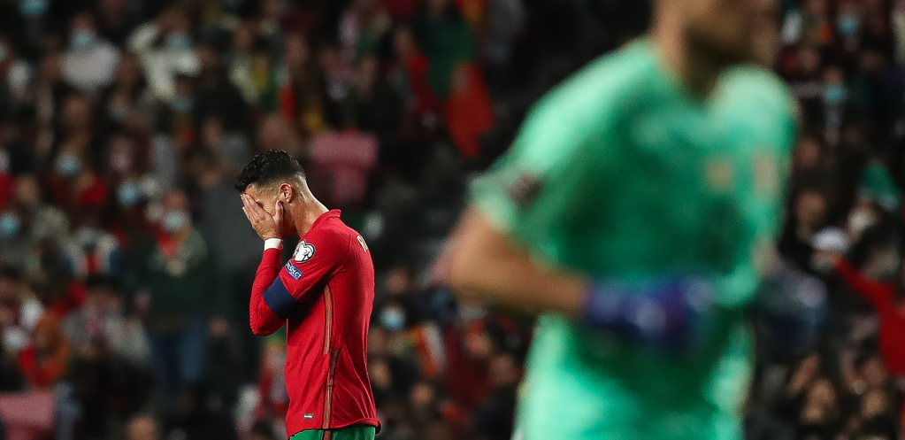 PLAČI, KRISTIJANO! Ronaldo nije mogao da se suzdrži nakon poraza, njegove slike obilaze planetu! (VIDEO)