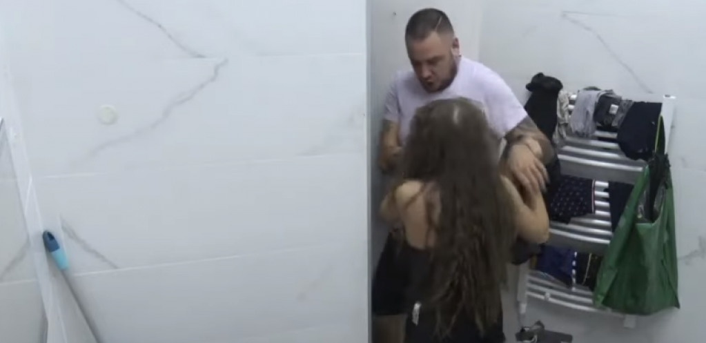 DALILA DOBILA HISTERIČNI NAPAD Izbacivala Cara iz hotela, Filip legao na nju i držao je da bi se smirila! (VIDEO)