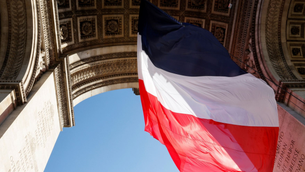 NOVI CRNI REKORD U Francuskoj za dan 335.000 zaraženih koronom