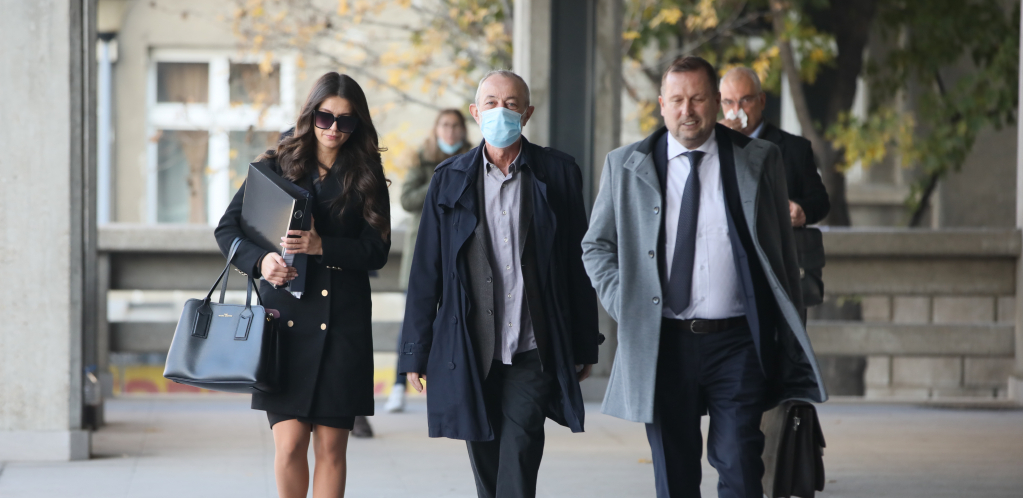 MIKA NE MOŽE DA MOKRI, A KAMOLI DA SILUJE Aleksićev advokat najavio veliki preokret na suđenju