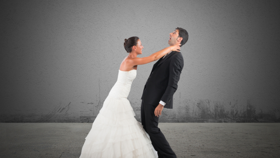 NERVOZNE MLADOŽENJE O OČEVI KOJI PADAJU U NESVEST Čega su se sve nagledale prodavačice u salonima venčanica