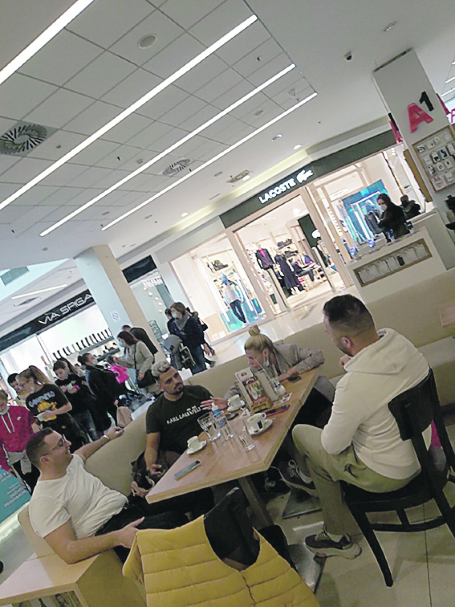 EKSKLUZIVNI RIJALITI PLUS PAPARACO Bivši ljubavnici ponovo uhvaćeni srećni, nasmejani i zaljubljeni: Milica i Bora kriju pomirenje