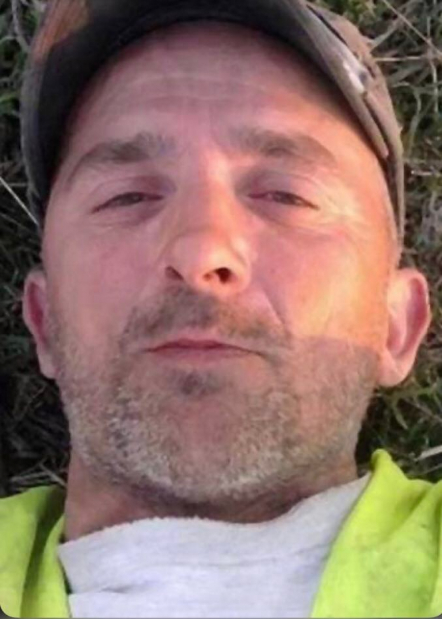 TAČNO DA JE UMRO OD SMRZAVANJA, ALI... Oglasili se prijatelji glumca koji je preminuo na klupici i otkrili nove šokantne detalje, odbijao je pomoć zbog ovoga!