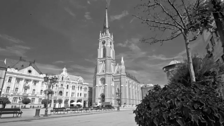 UMRO JE NA KLUPICI ODBAČEN OD SVIH! Ovo je glumac koji je preminuo od posledica smrzavanja u Novom Sadu!